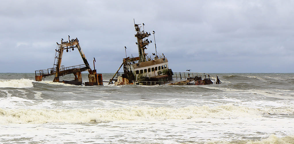 ship-wreck-skeleton-coast